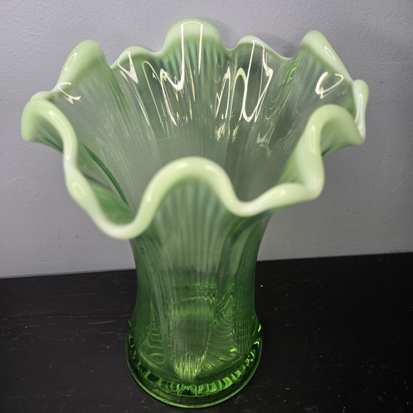 RARE Vintage/Antique Jefferson Glass Bright Green Opalescent 7" Swung Vase - Picture 14 of 16